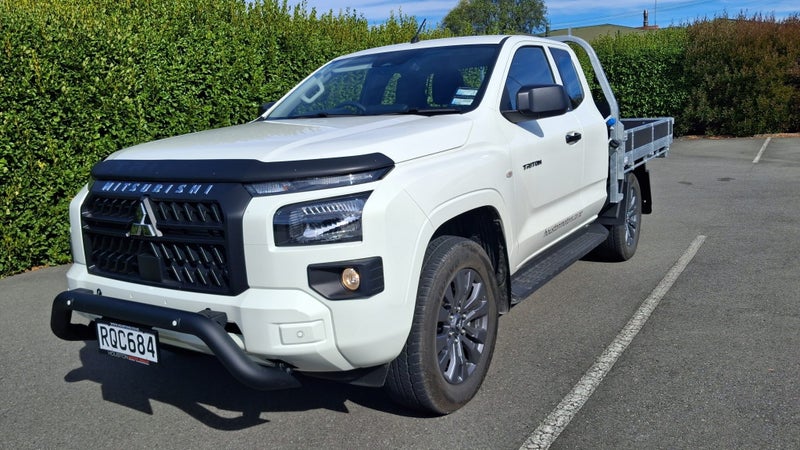 2025 Mitsubishi Triton CC CH 2.4D GLX 4WD 6AT image 3