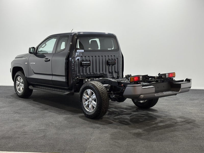 2025 Mitsubishi Triton CC CH 2.4D GLX 4WD 6AT image 5