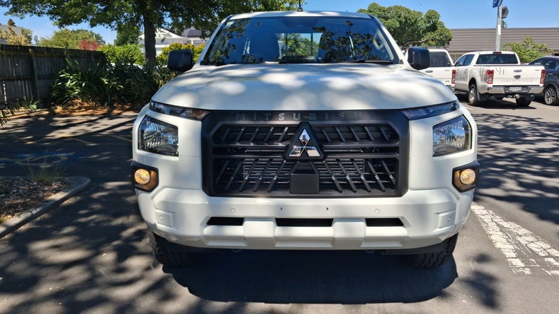 2025 Mitsubishi Triton CC CH 2.4D GLX 4WD 6AT image 2