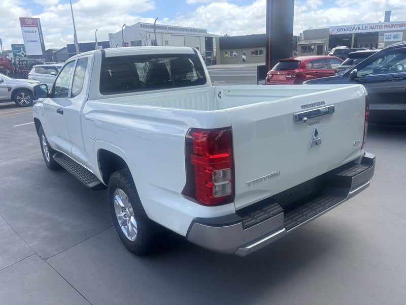 2025 Mitsubishi Triton CC GLX 4WD image 5