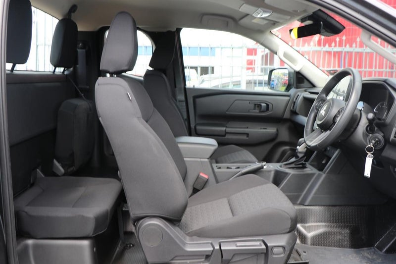 2025 Mitsubishi Triton CC GLX 4WD 6AT 2.4DT image 5