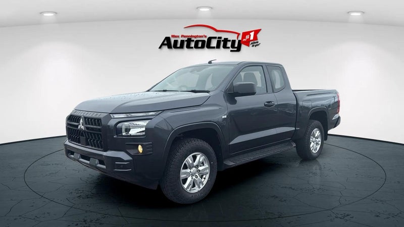 2025 Mitsubishi Triton CC GLX 4WD 6AT 2.4DT image 3