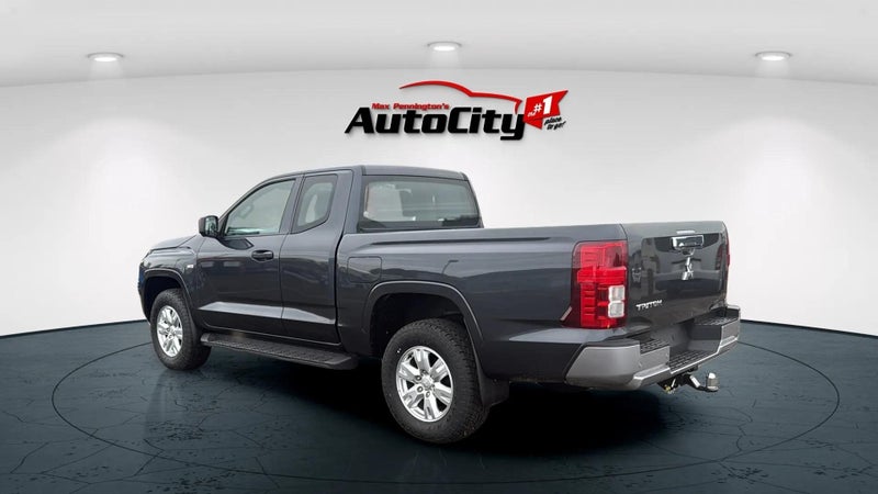 2025 Mitsubishi Triton CC GLX 4WD 6AT 2.4DT image 5