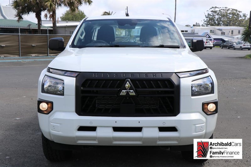 2025 Mitsubishi Triton CC GLX 4WD 6AT 2.4DT image 3