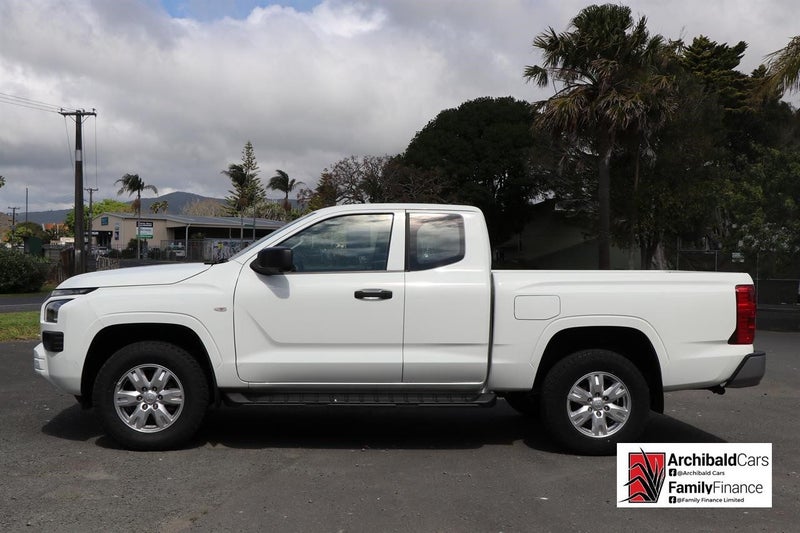 2025 Mitsubishi Triton CC GLX 4WD 6AT 2.4DT image 4