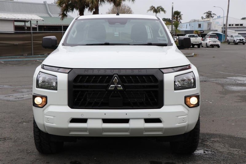2025 Mitsubishi Triton CC GLX 4WD 6AT 2.4DT image 3