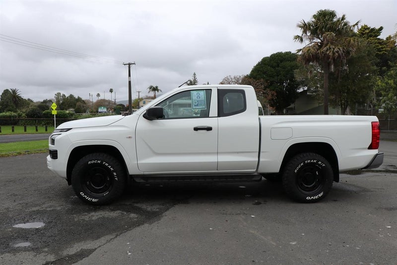 2025 Mitsubishi Triton CC GLX 4WD 6AT 2.4DT image 5