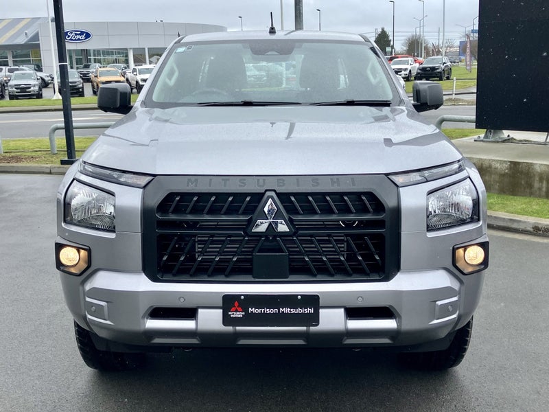 2025 Mitsubishi Triton CC WS 2.4D GLX 4WD 6AT image 3