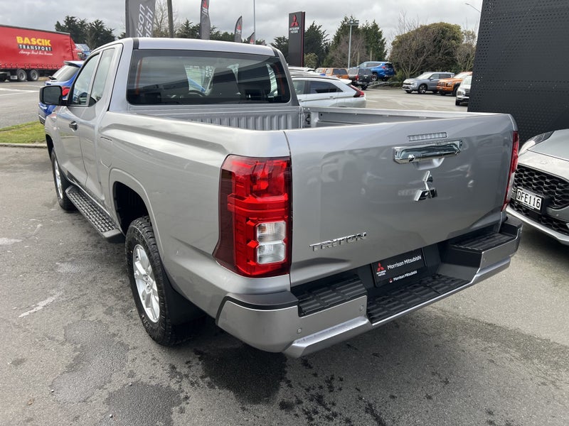2025 Mitsubishi Triton CC WS 2.4D GLX 4WD 6AT image 3