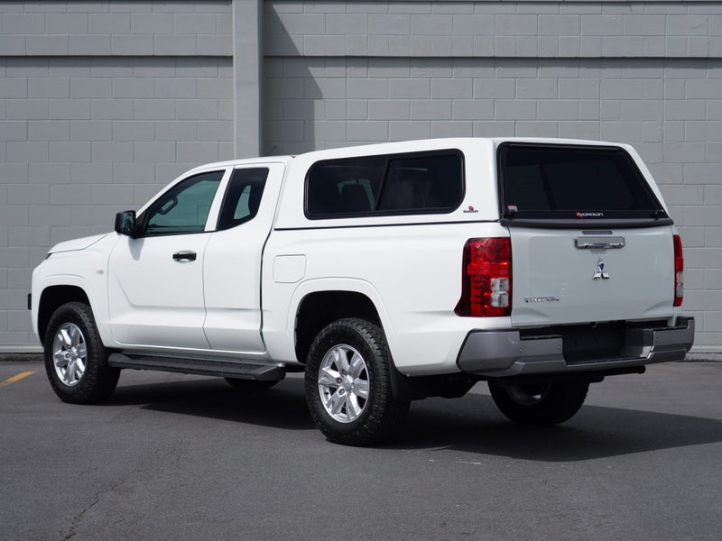 2025 Mitsubishi Triton Club Cab 2.4D GLX 4WD Auto image 2