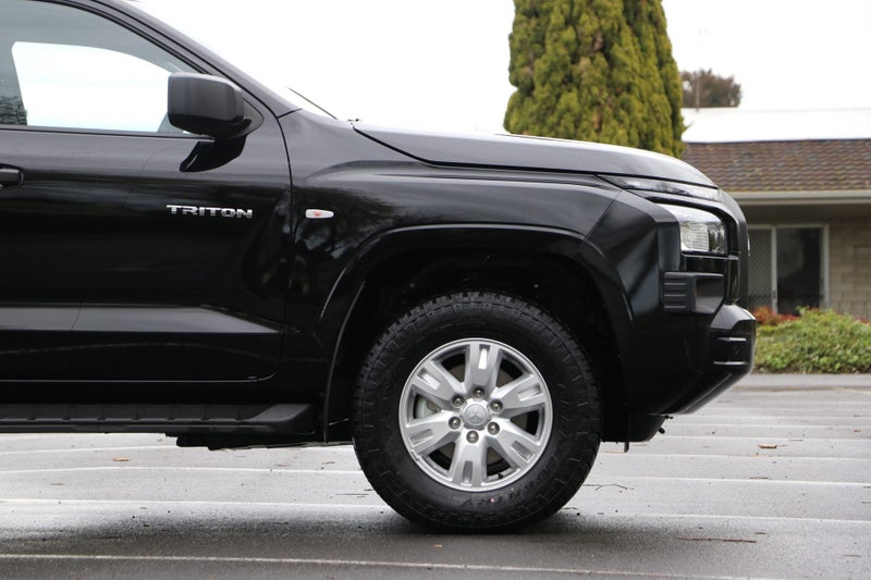 2025 Mitsubishi Triton Club Cab GLX 4WD 6AT 2.4DT image 4