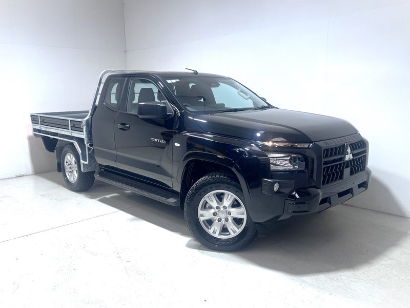 2025 Mitsubishi Triton Club Cab GLX 4WD 6AT 2.4DT image 1