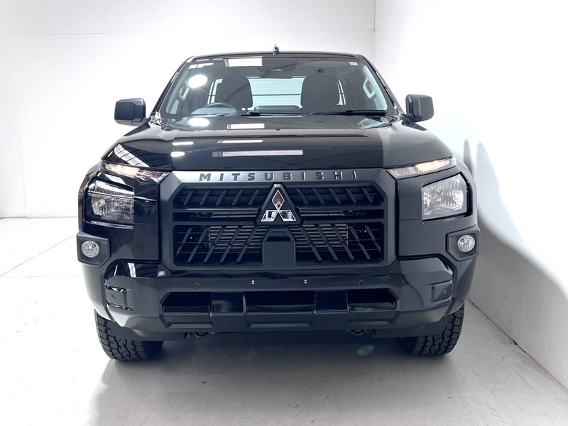 2025 Mitsubishi Triton Club Cab GLX 4WD 6AT 2.4DT image 2
