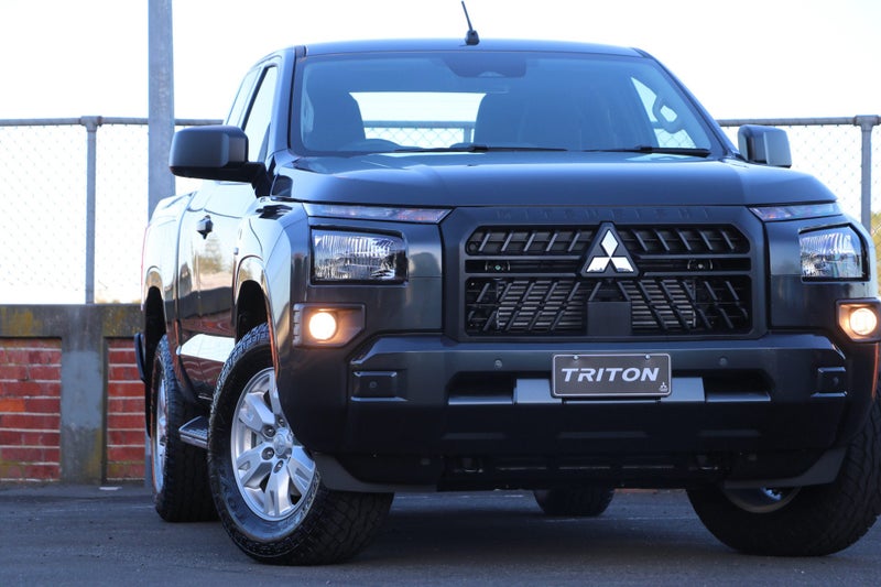 2025 Mitsubishi Triton Club Cab GLX 4WD 6AT image 5
