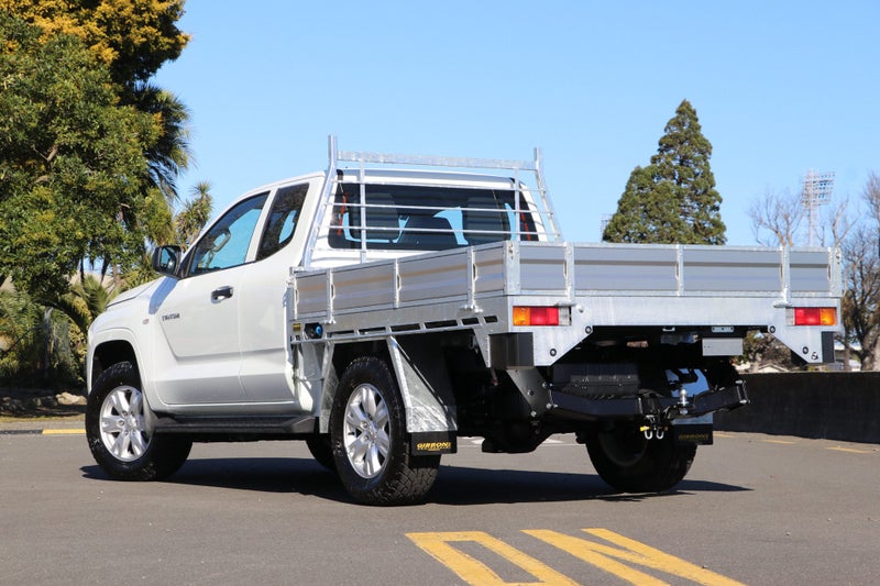 2025 Mitsubishi Triton Club Cab GLX Flat Deck 4WD image 2