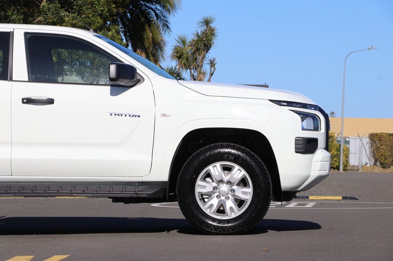 2025 Mitsubishi Triton Club Cab GLX Flat Deck 4WD image 5