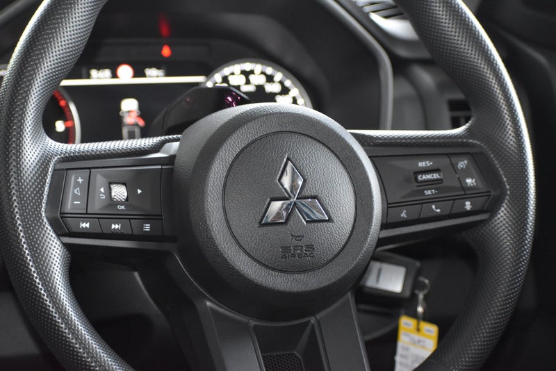 2025 Mitsubishi Triton D-Cab GLX 6At 2WD Auto image 2