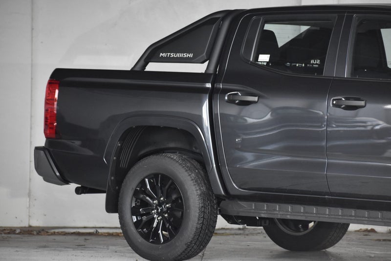 2025 Mitsubishi Triton D-Cab GLX 6At 2WD Auto image 5