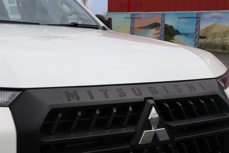 2025 Mitsubishi Triton DC C GLX 4WD 6AT 2.4 image 3