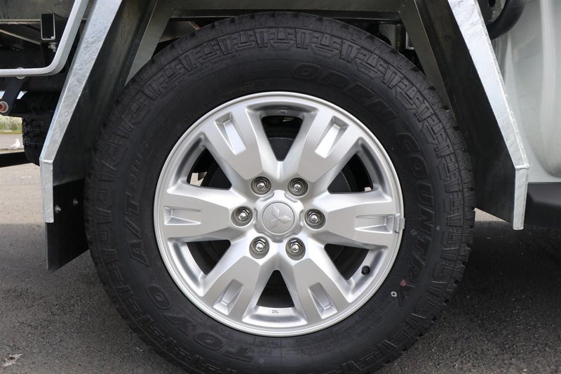 2025 Mitsubishi Triton DC C GLX 4WD 6AT 2.4 image 4