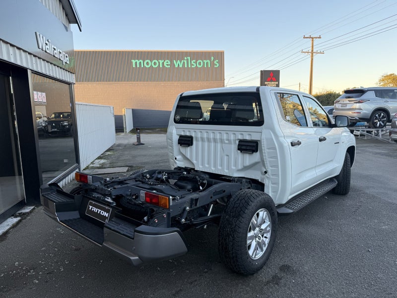 2025 Mitsubishi Triton Dc C Glx 4Wd 6At image 2