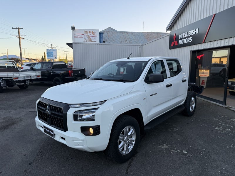 2025 Mitsubishi Triton Dc C Glx 4Wd 6At image 3