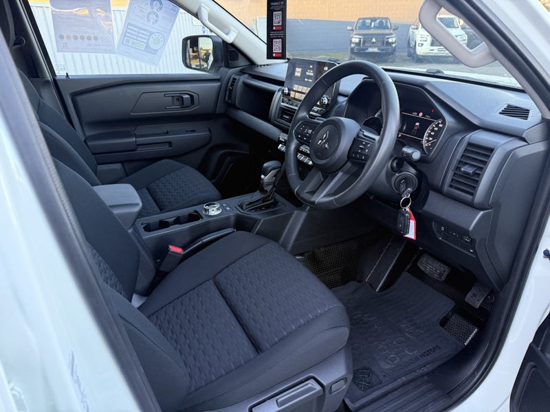 2025 Mitsubishi Triton Dc C Glx 4Wd 6At image 4