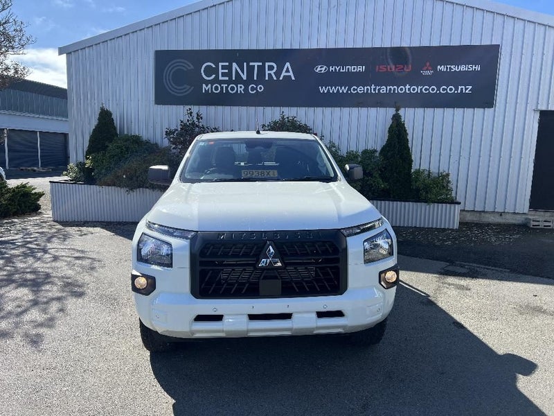 2025 Mitsubishi Triton DC CH 2.4D GLX 4WD 6AT image 2