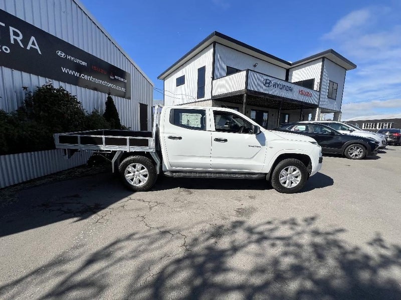 2025 Mitsubishi Triton DC CH 2.4D GLX 4WD 6AT image 4