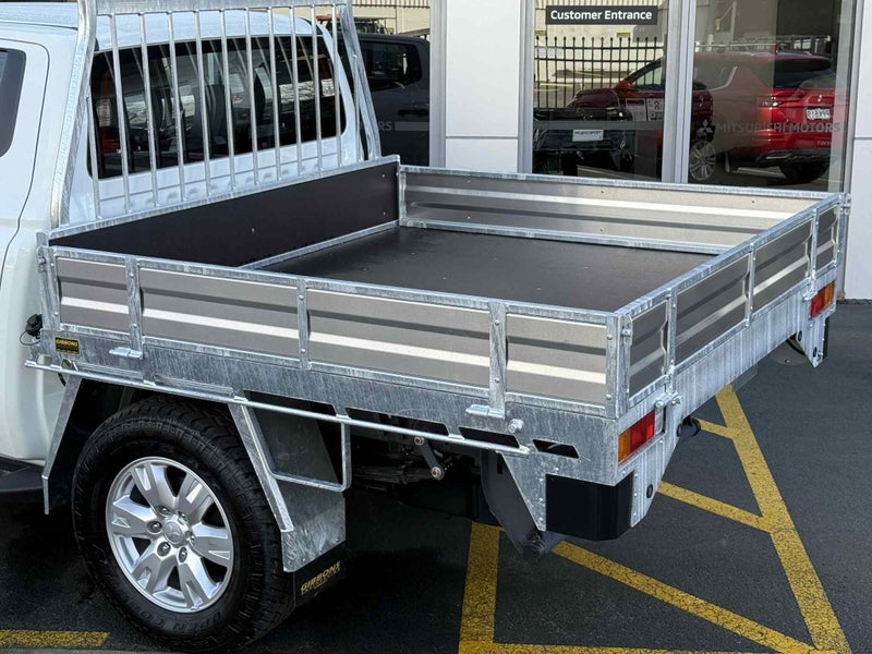 2025 Mitsubishi Triton DC CH 2.4D GLX 4WD 6AT -... image 5