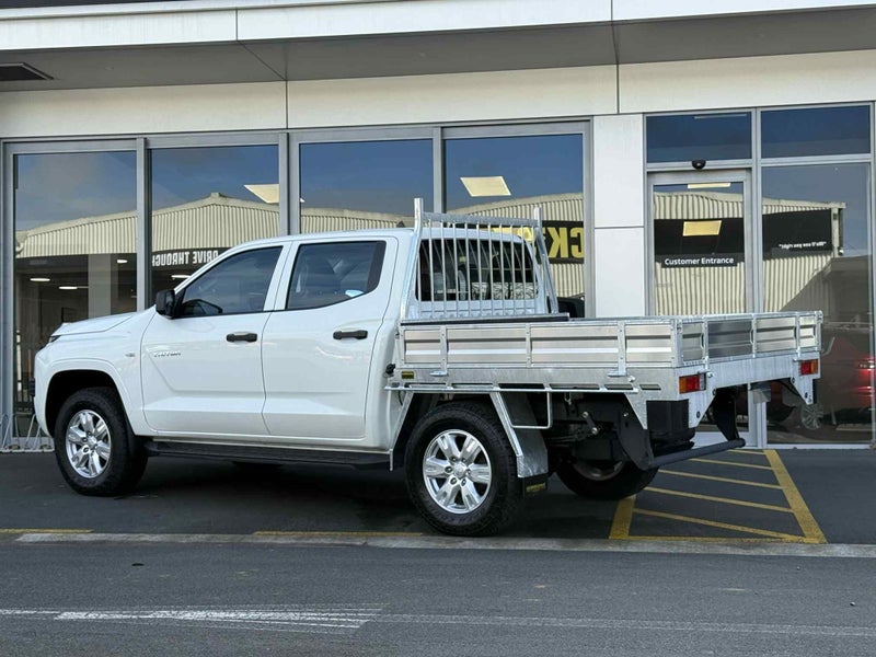 2025 Mitsubishi Triton DC CH 2.4D GLX 4WD 6AT -... image 4