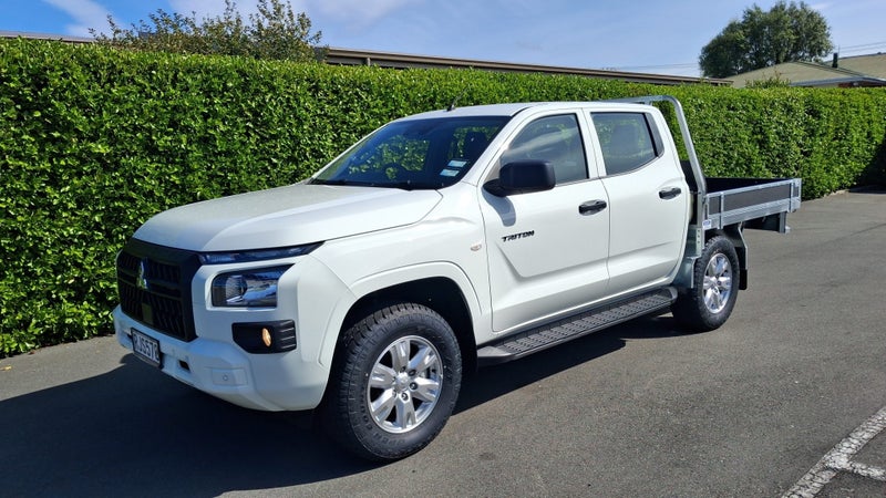 2025 Mitsubishi Triton DC CH 2.4D GLX 4WD 6AT image 4