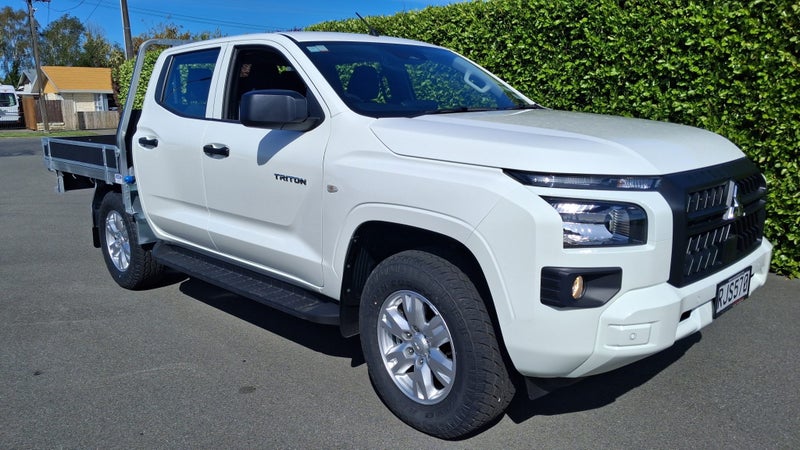 2025 Mitsubishi Triton DC CH 2.4D GLX 4WD 6AT image 5