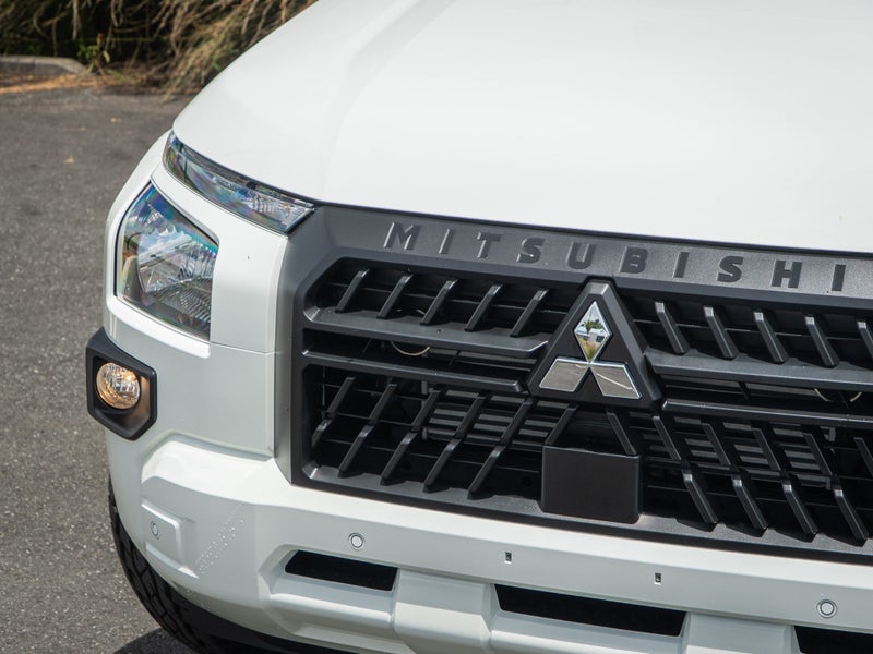 2025 Mitsubishi Triton DC CH 2.4D GLX 4WD Bi-Tu... image 3