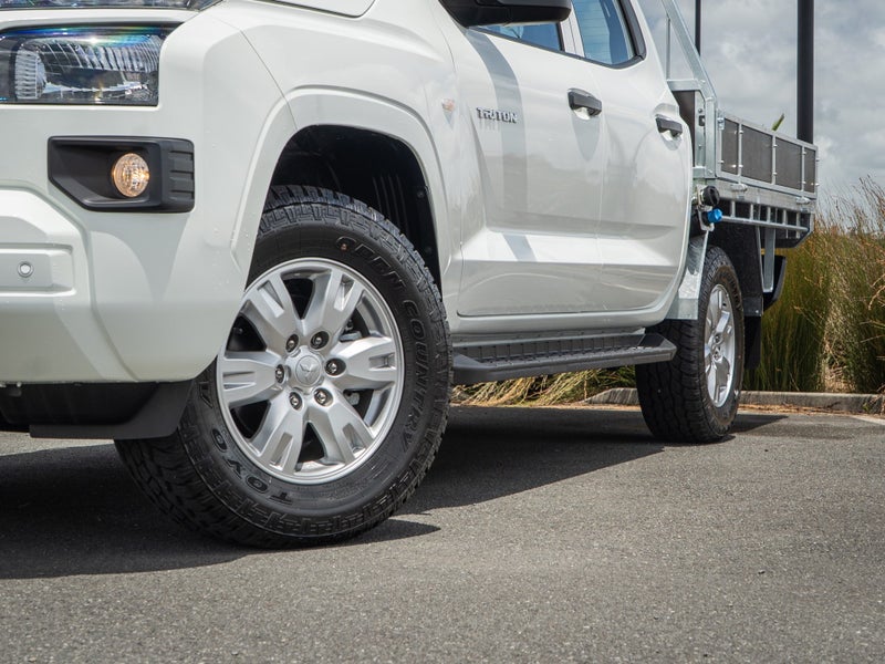 2025 Mitsubishi Triton DC CH 2.4D GLX 4WD Bi-Tu... image 5