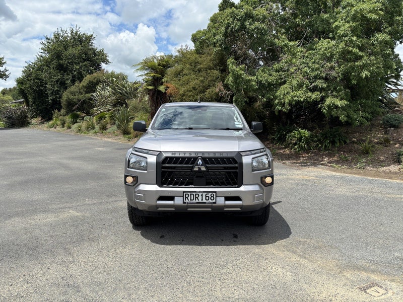 2025 Mitsubishi Triton DC CHASSIS GLX 4WD 6AT 2... image 2