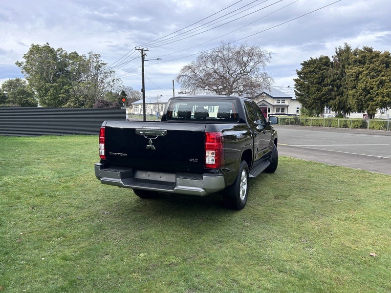 2025 Mitsubishi Triton DC GLX 4WD 6AT 2.4D - Ne... image 4