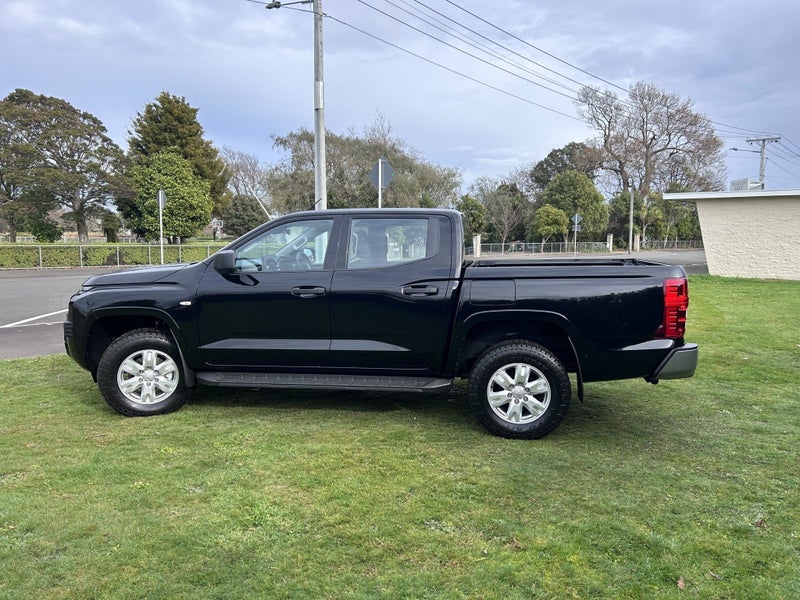 2025 Mitsubishi Triton DC GLX 4WD 6AT 2.4D - Ne... image 5