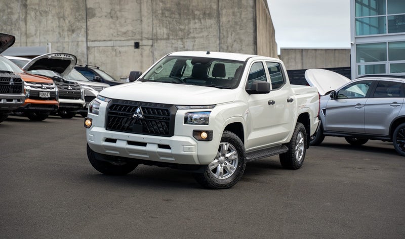 2025 Mitsubishi Triton Dc Glx 4Wd 6At 2.4Dt image 1