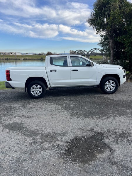2025 Mitsubishi Triton DC GLX 4WD 6AT image 5