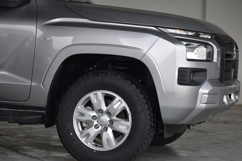 2025 Mitsubishi Triton DC GLX 4WD 6At image 2