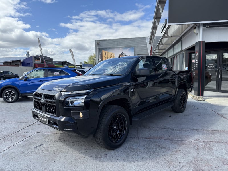2025 Mitsubishi Triton DC GLX 4WD 6At image 2