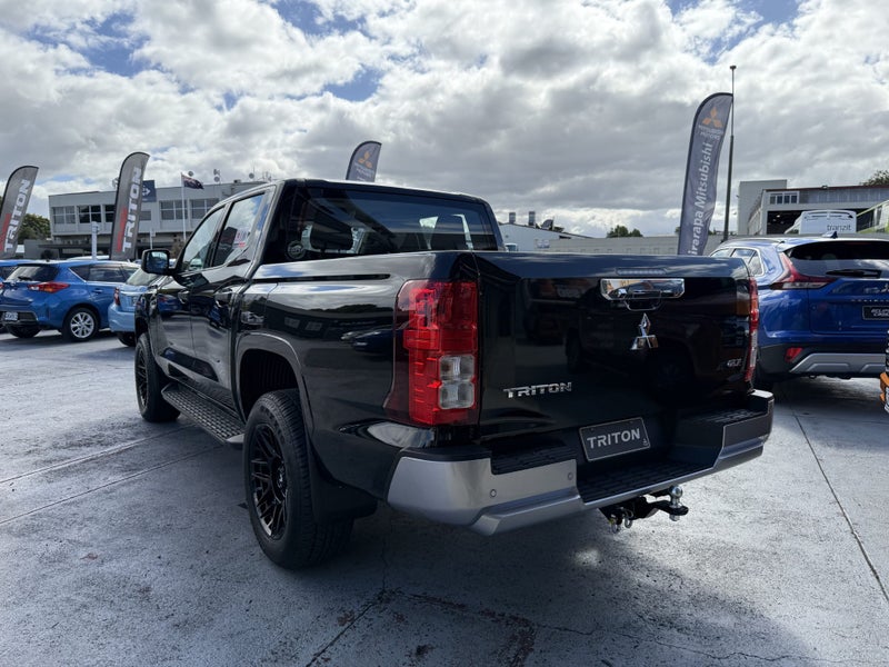 2025 Mitsubishi Triton DC GLX 4WD 6At image 3