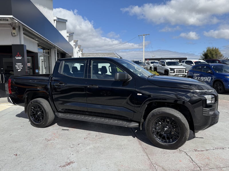 2025 Mitsubishi Triton DC GLX 4WD 6At image 4