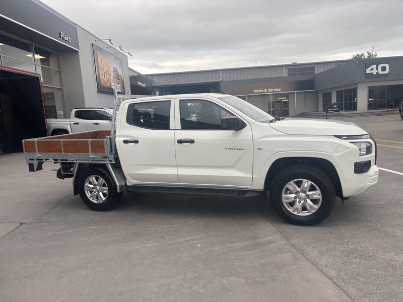 2025 Mitsubishi Triton DC GLX 4WD F/D image 2