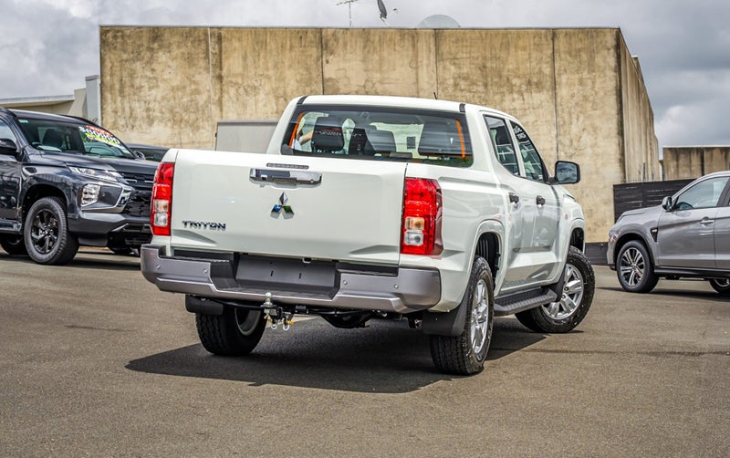 2025 Mitsubishi Triton Dc Glx 6At 2.4Dt image 2