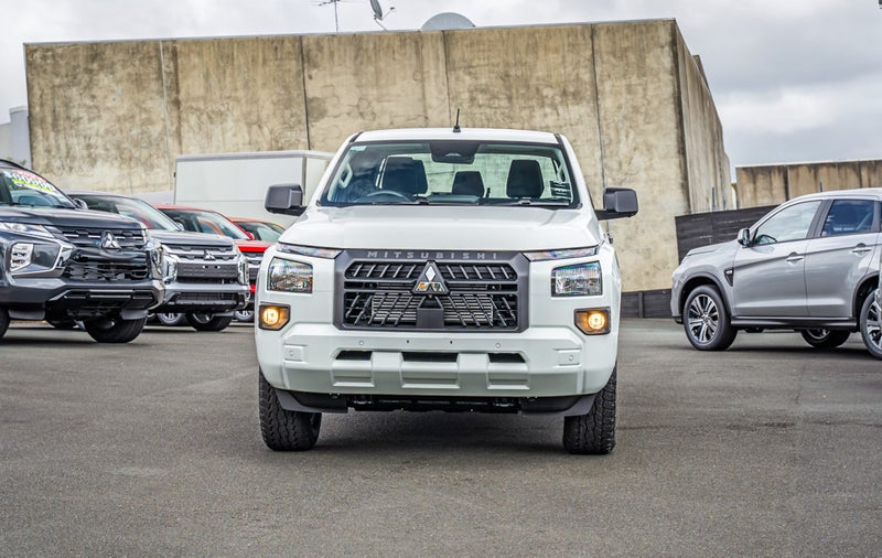 2025 Mitsubishi Triton Dc Glx 6At 2.4Dt image 3