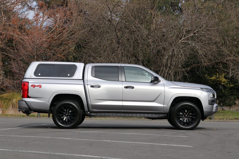 2025 Mitsubishi Triton Dc GLX Sport 4WD 6At image 3