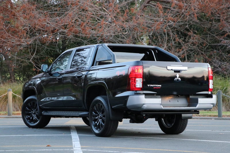 2025 Mitsubishi Triton Dc GLX Sport 4WD 6At image 2