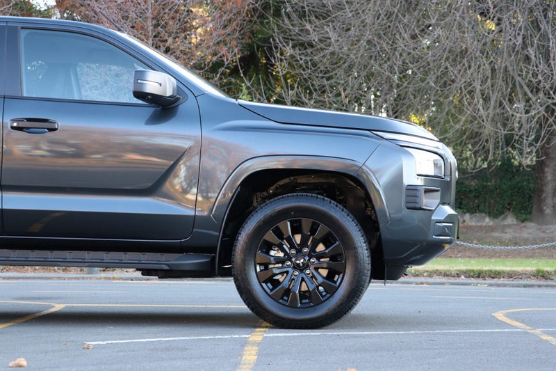 2025 Mitsubishi Triton Dc GLX Sport 4WD 6At image 4